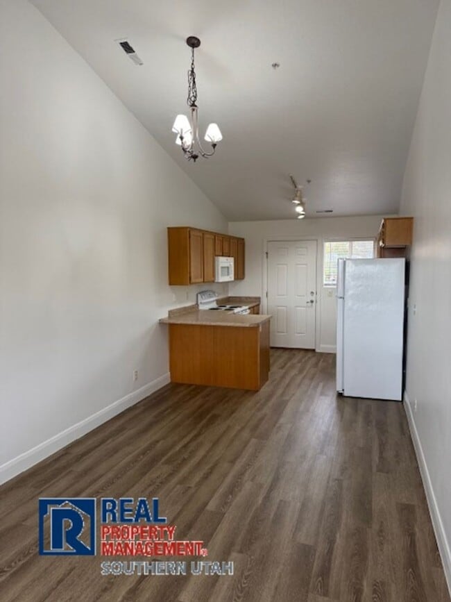 Building Photo - Condo in La Venita
