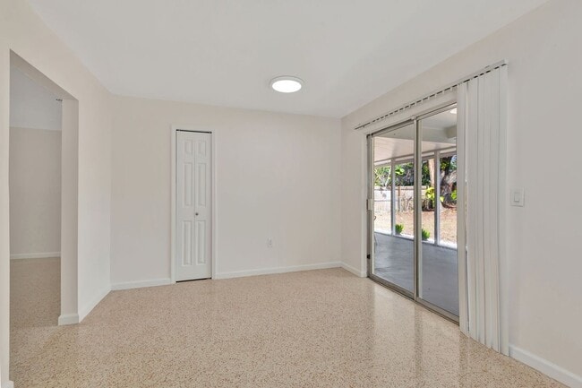 Building Photo - 4714 W Vasconia St