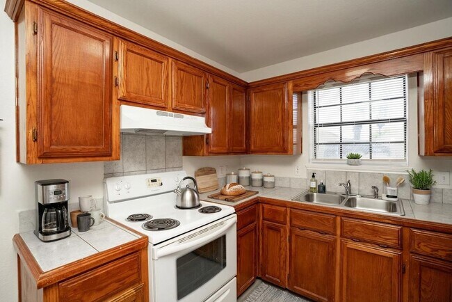 Interior Photo - 418 Gastel Circle