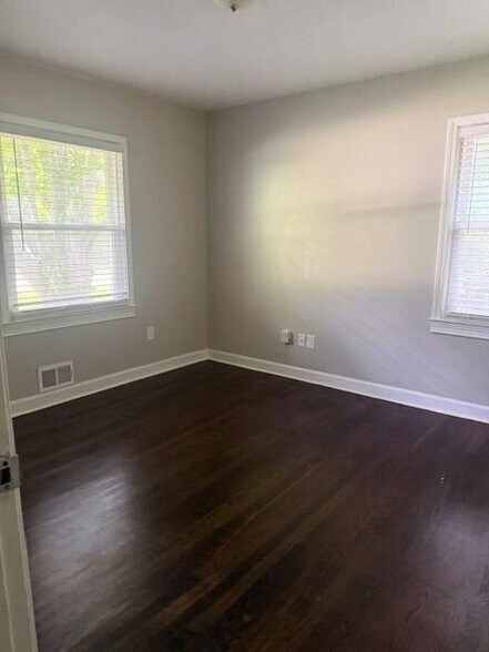 Building Photo - 3155 Beech Dr
