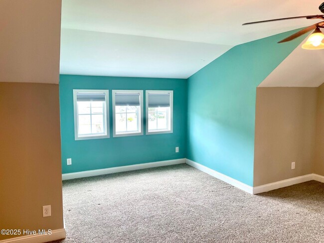 Building Photo - 116 Navy Blue Dr