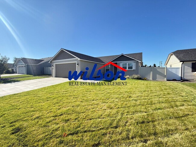 Building Photo - 3BD/2BA - Stunning Modern Home in Desirabl...