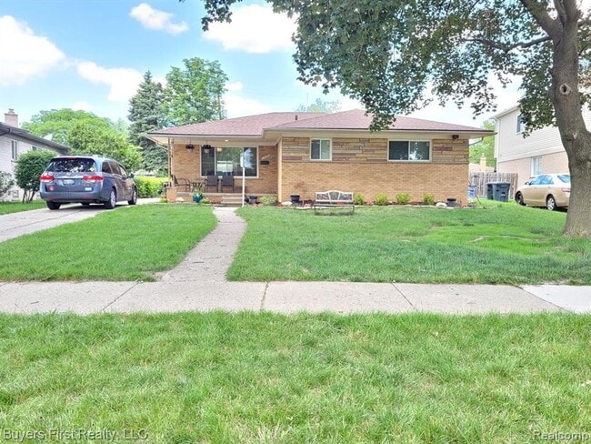 Primary Photo - Newly Renovated 7BR – Modern Kitchen + Bath