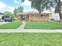 Building Photo - Newly Renovated 7BR – Modern Kitchen + Bath