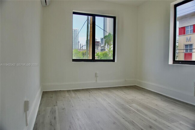 Building Photo - 337 SW 5th Ave