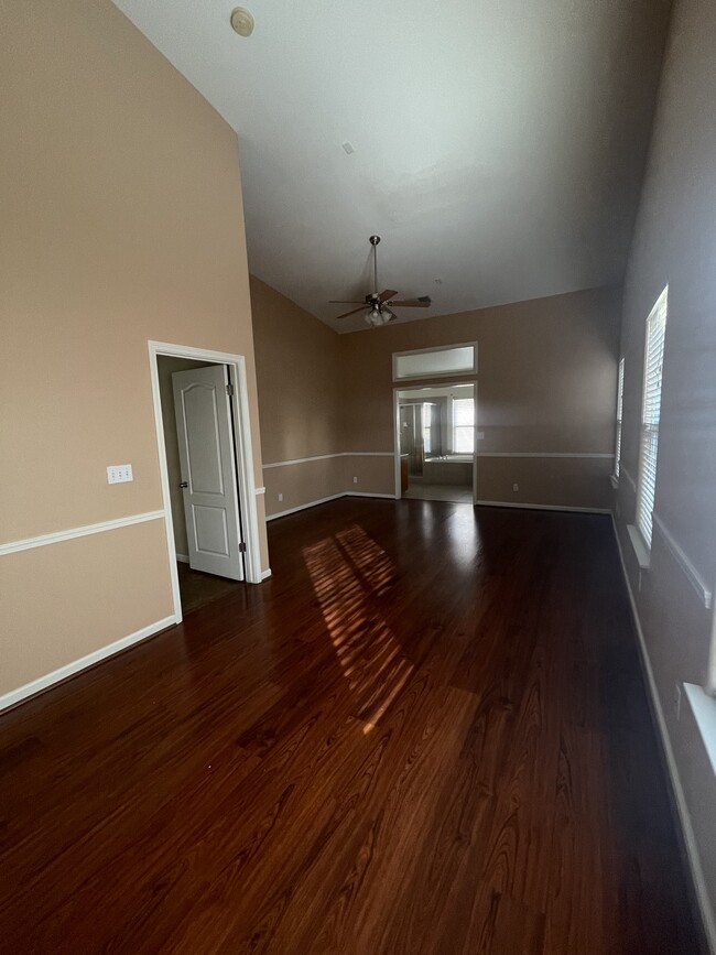 Master Bedroom - 5648 W Millbrae Ave