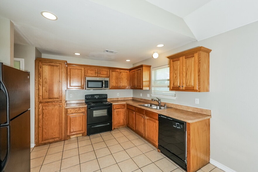 Building Photo - 409 Partridge Cir