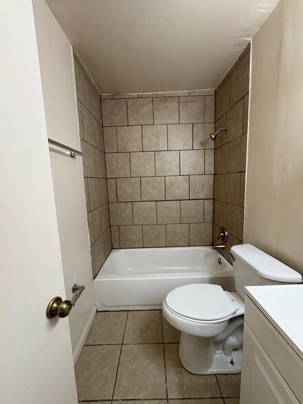 Bathroom - 4605 Kings Hwy