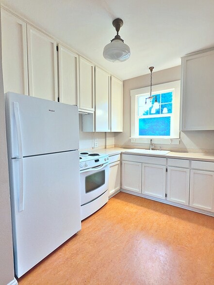 Building Photo - 4631 SE Clinton St