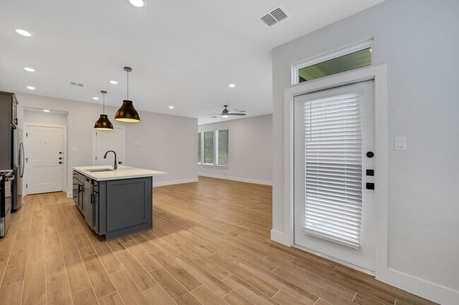 Building Photo - 13631 Giovannis Gdn