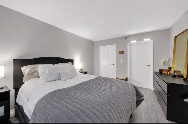 Building Photo - 401 E Ontario St