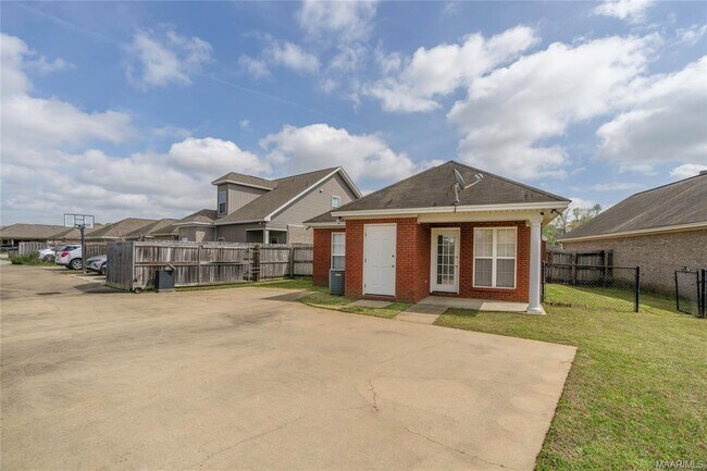 Building Photo - 8725 Lindsey Ln