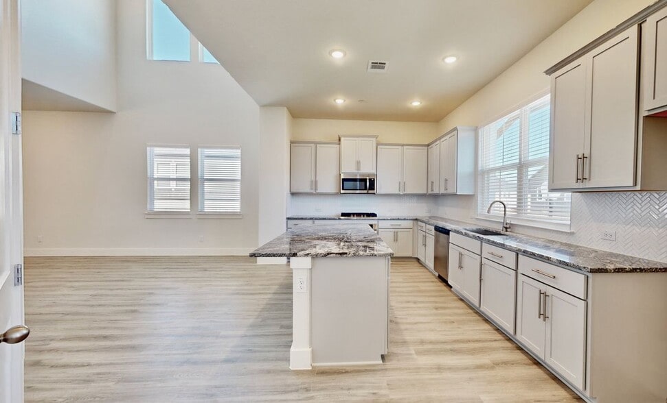 Building Photo - 833 Concan Dr