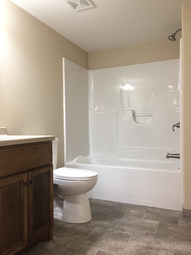 Building Photo - 4Bed/3Bath, House, Quiet Subdivision!