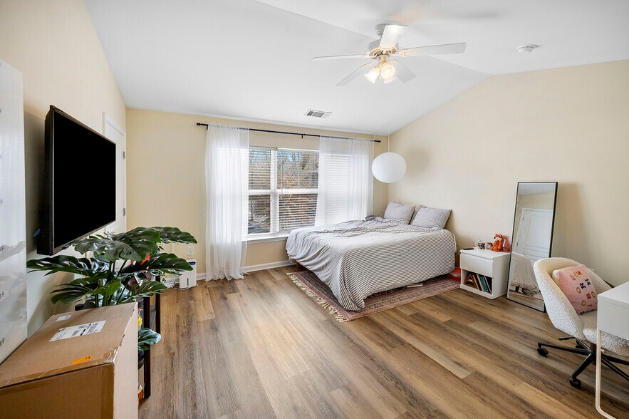 Building Photo - 3831 Cherokee Woods Way