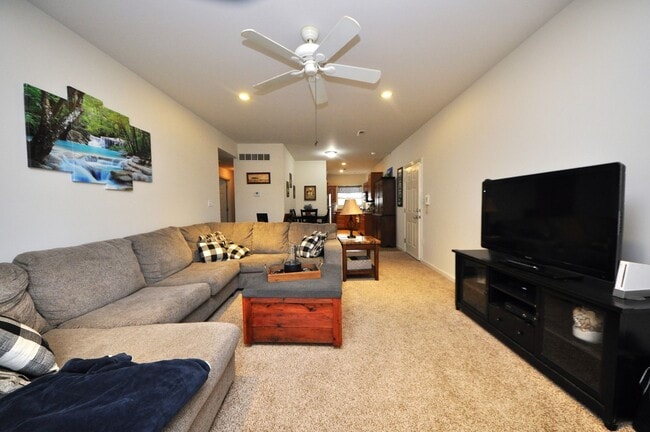 Building Photo - 445 Woolf Rd