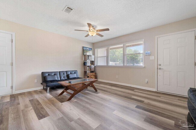 Building Photo - 8 Goodman Ln