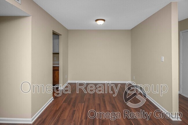 Building Photo - 425 Oakwood Ave
