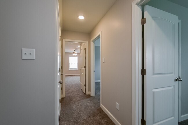 Building Photo - LakesideCirS9298