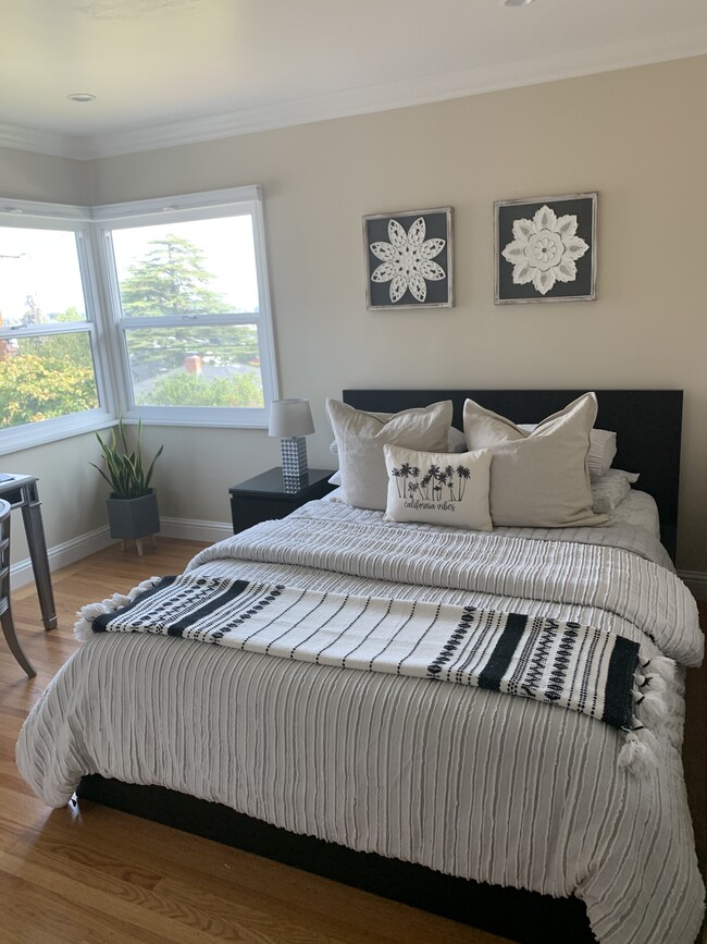 Building Photo - 1417 Sunnyslope Ave