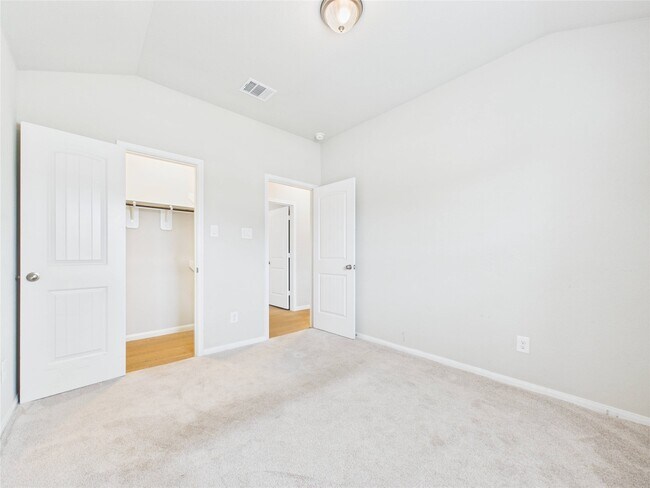 Building Photo - 721 Rim Water Dr