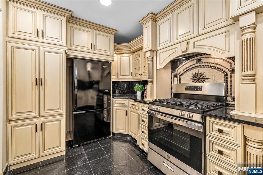 Building Photo - 750 Mainsail Ln