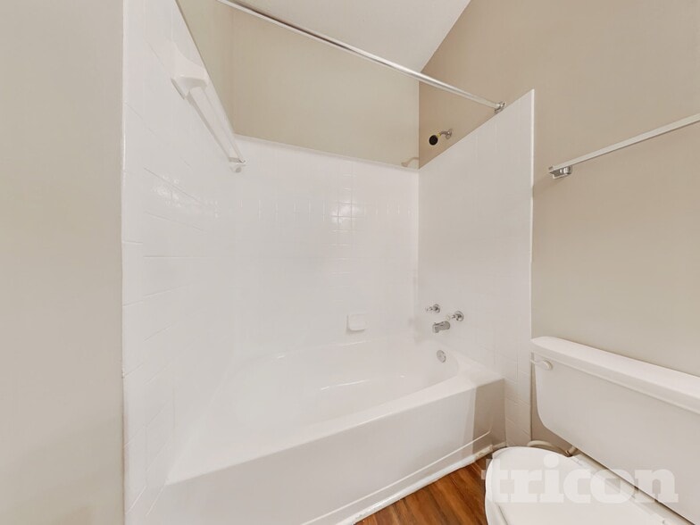 Building Photo - 62 Sweet Thorne Cir