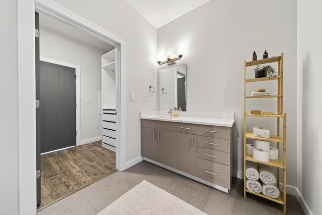 Building Photo - 1900 12th Ave S