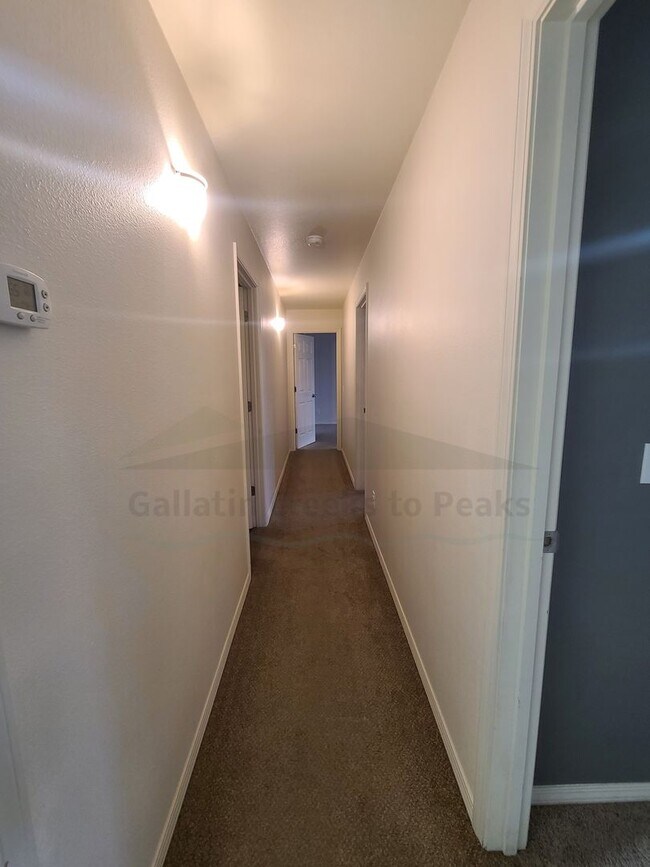 Building Photo - 1098 Longbow Ln