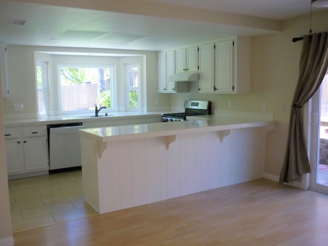 Building Photo - Two-story Single Family Home for rent at R...