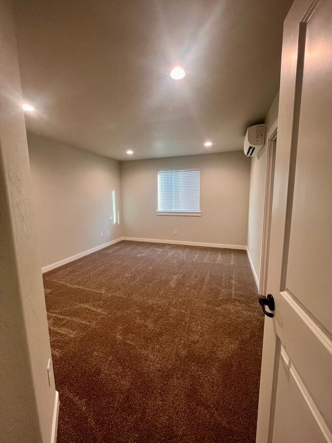 Building Photo - New Construction Medford/Central Point Area - Close to all Everything !