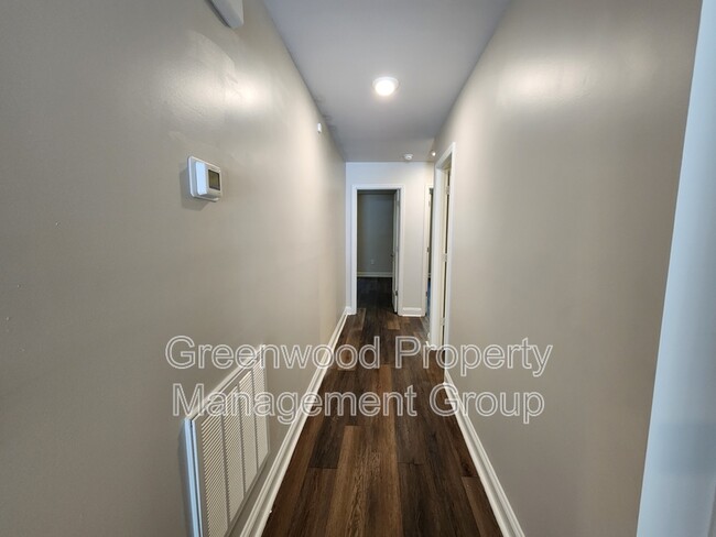 Building Photo - 414 Whiteoak St