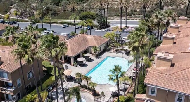 Building Photo - 30902 Club House Dr