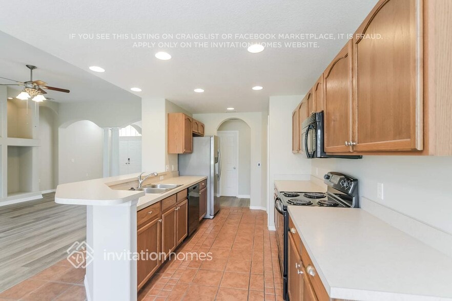 Building Photo - 13343 Biscayne Dr