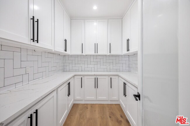 Building Photo - 926 17th St