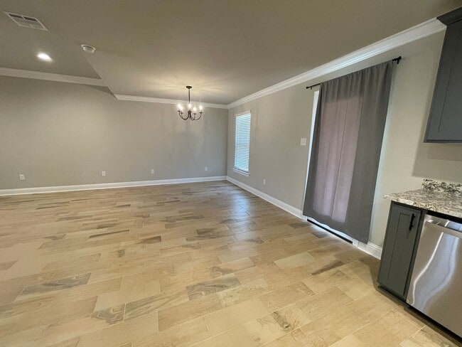 Building Photo - Newer Home in Legacy Pointe Subdivision in...