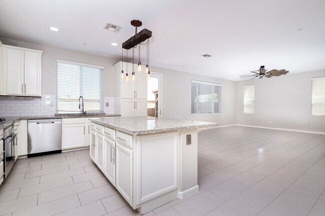 Building Photo - 9733 Tribeca Dr