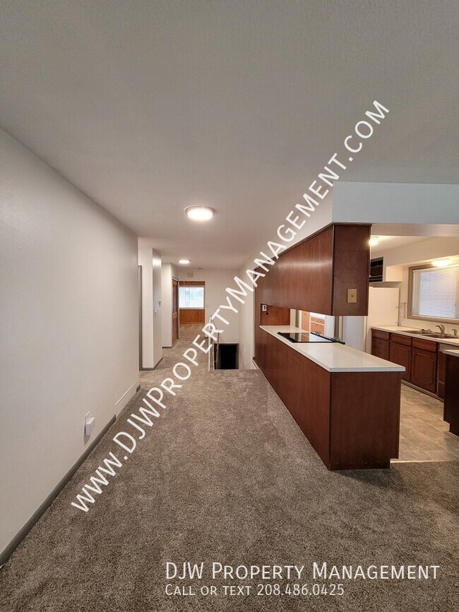 Building Photo - 16425 Farmway Rd
