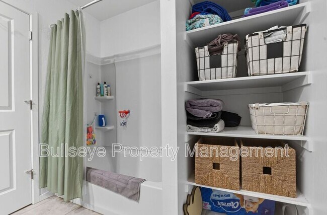 Building Photo - 40462 W Sunland Dr