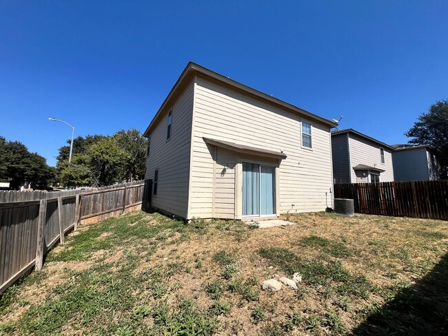 Building Photo - *Charming 3 bedroom, 2.5 bath near Lacklan...