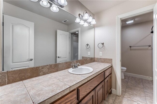 Building Photo - 604 NW 17th Ct