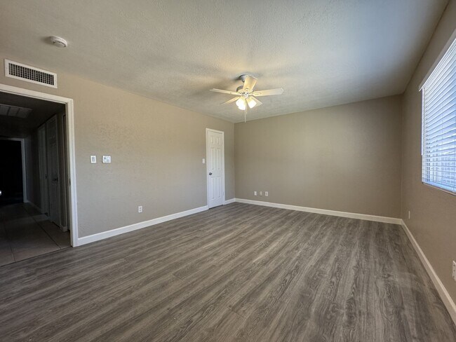 Building Photo - CORNER LOT 3 BEDROOM PLUS DEN WITH FIREPLACE AND LARGE YARD