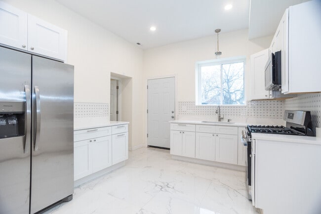 Building Photo - 1524 S 51st Ct