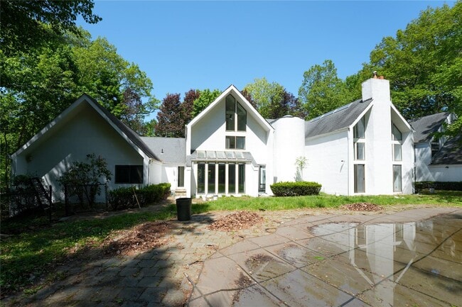 Building Photo - 246 Cleft Rd