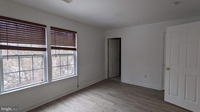 Building Photo - 829 Gallows Ct