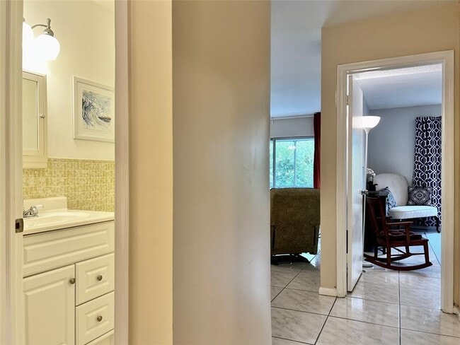 Building Photo - 2271 NE 68th St