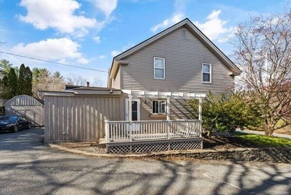 Building Photo - 99 Riverlin St