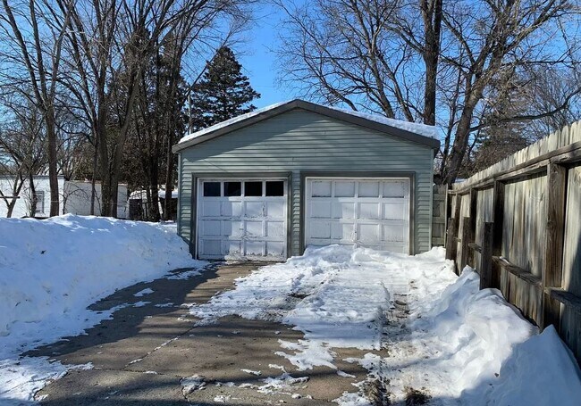 Building Photo - 605 12th St N