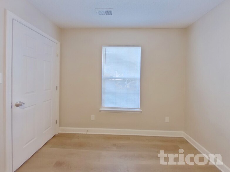 Building Photo - 2918 Brekonridge Centre Dr