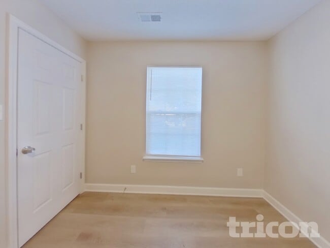 Building Photo - 2918 Brekonridge Centre Dr